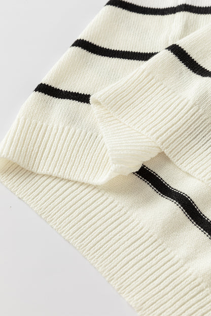 Weiß gestreifte pullover-weste mit rundhalsausschnitt