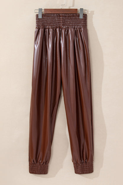 Braune gesmokte leder-skinny-hose mit hoher taille