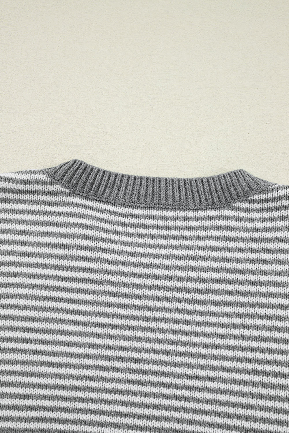 Grau gestreift geometrisch strukturiert drop shoulder pullover