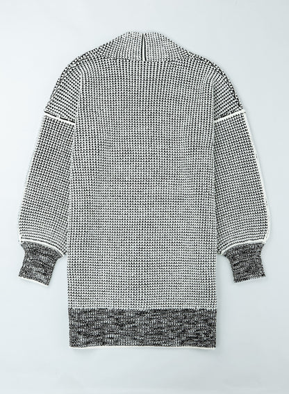 Graue karierte strickjacke mit offener vorderseite