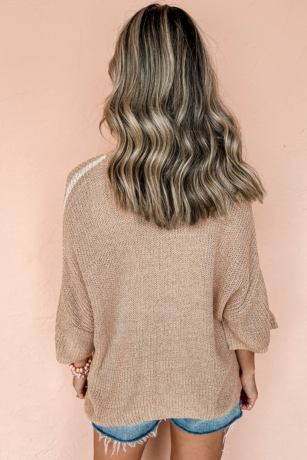 Helles french beige gestreifter pullover mit 3/4 ärmeln und rundhalsausschnitt