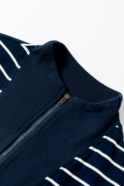 Marineblaues minikleid mit rollkragen und kapuzenärmeln