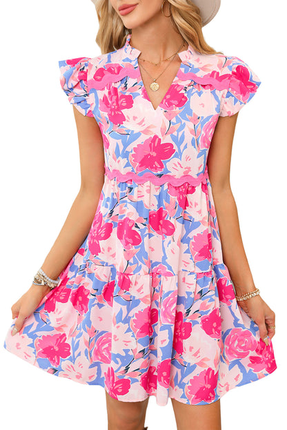 Rosa floral bedrucktes v gekerbtes ric rac kleid mit flatterärmeln