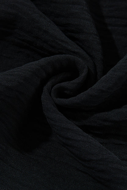 Schwarzes rückenfreies, gestuftes Maxikleid mit Crossover-Rückenausschnitt