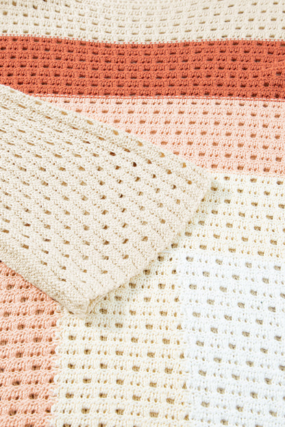 Aprikosenfarbener pointelle-strick-baggy-pullover mit farbblockmuster