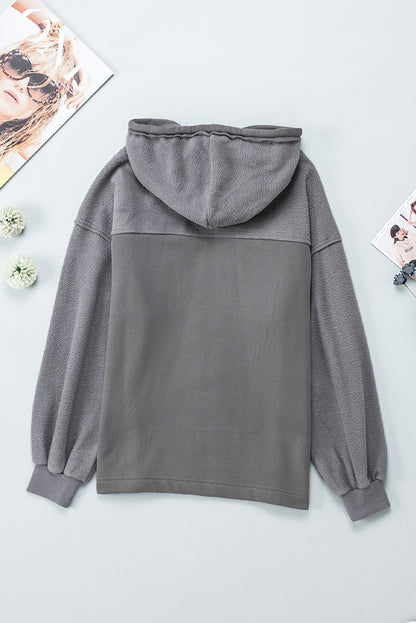 Graue klappentasche mit kordelzug kapuze zip up jacke