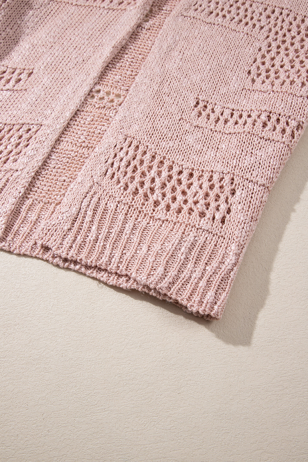 Rosa lässige strickjacke mit dolman-ärmeln und lochmuster