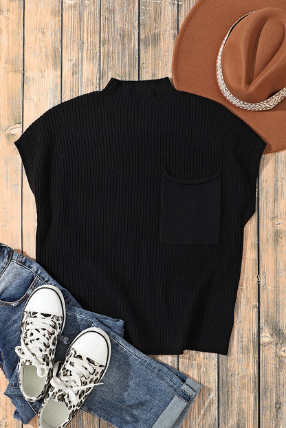 Schwarzer kurzarmpullover mit aufgesetzten taschen aus rippenstrick