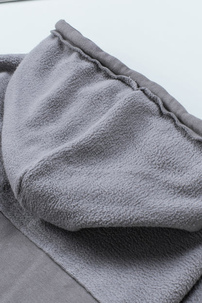 Graue klappentasche mit kordelzug kapuze zip up jacke