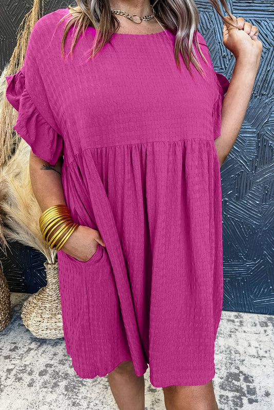 Rosenrotes strukturiertes Minikleid mit kurzen Ärmeln und Rüschen
