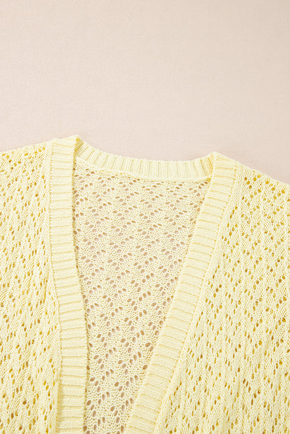 Gelbe creme pointelle-strickjacke mit offener vorderseite