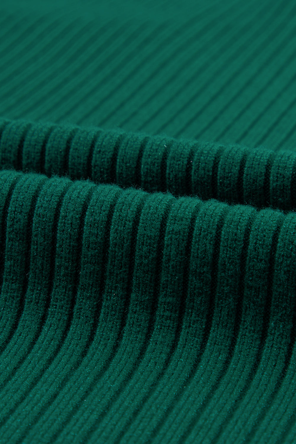 Schwarzgrüne aufgesetzte taschen aus rippenstrick mit kurzen ärmeln pulloverkleid