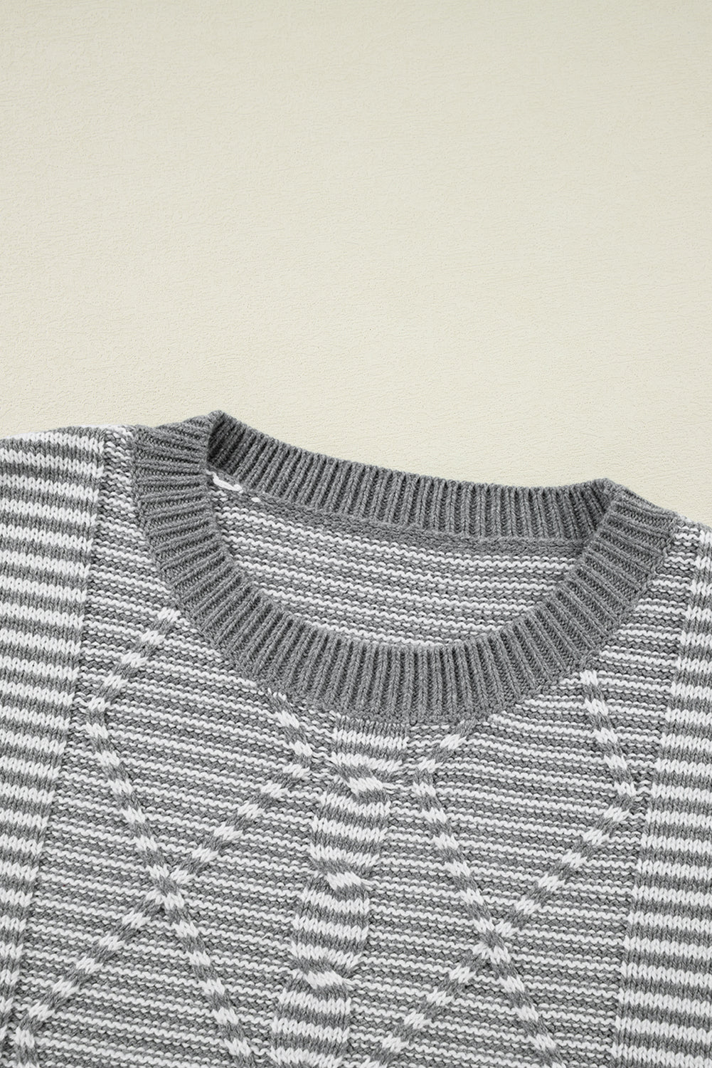 Grau gestreift geometrisch strukturiert drop shoulder pullover
