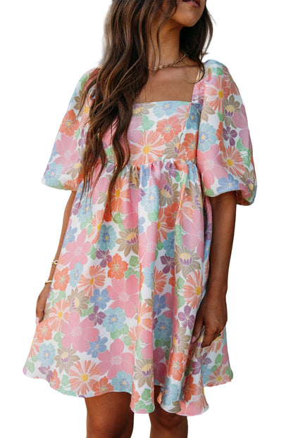 Rosa geblümtes Sommer-Babydoll-Kleid mit quadratischem Ausschnitt und Puffärmeln