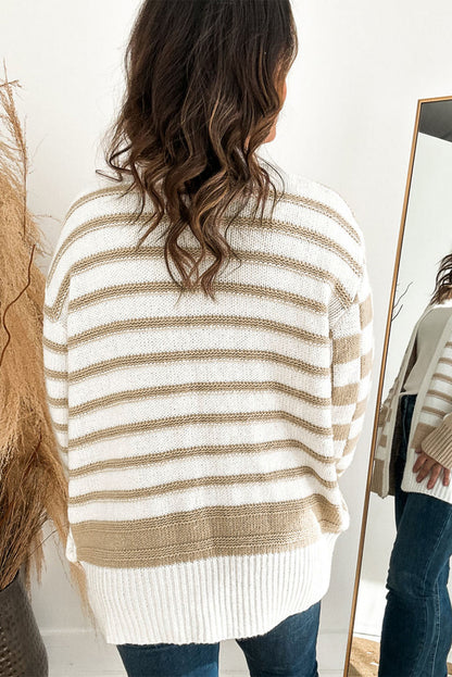 Rauchgrauer gestreifter gingham-strickcardigan mit offener vorderseite