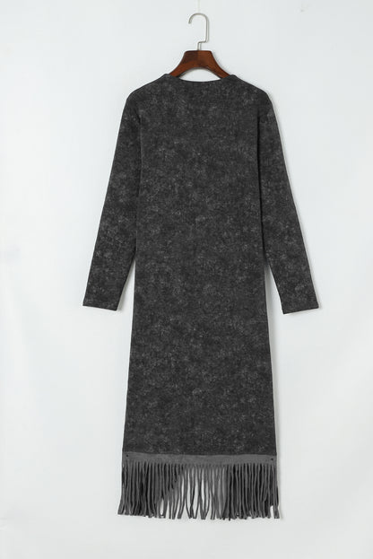 Schwarzer cardigan mit offener tasche und fransensaum
