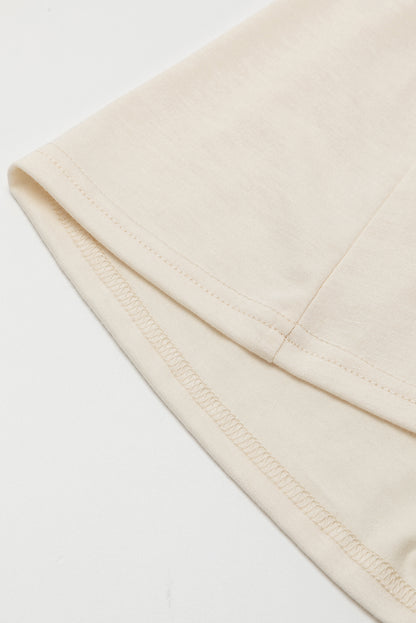 Beige verschönertes kleid mit puffärmeln und gestufter a-linie