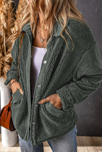 Graue sherpa jacke mit cordbesatz und ellbogenaufnäher