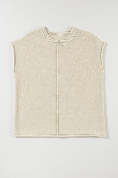 Haferflockenfarbener pullover mit gestrickten ärmeln