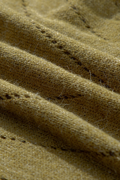 Salbeigrüner pullover mit v-ausschnitt und tropfenschulter in ösenform