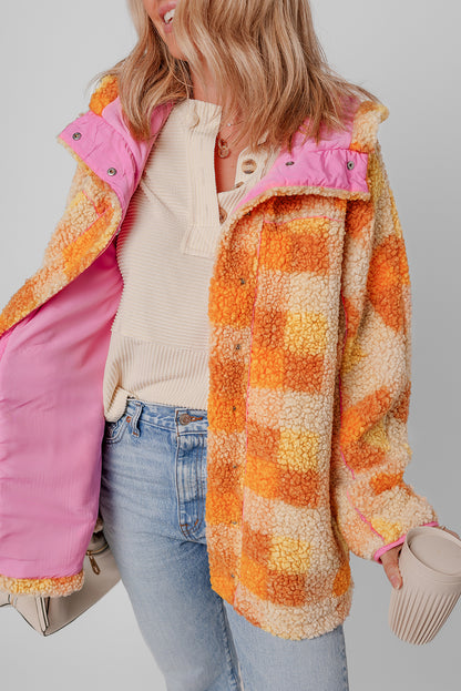 Orange karierte sherpa-kapuzenjacke