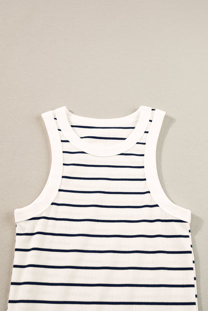 Weißes gestreiftes rippenstrick-tank-minikleid