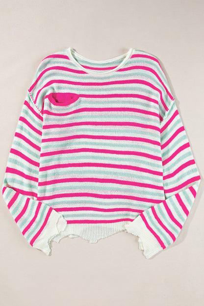 Rosa gestreifter pullover mit übergroßen schultern und tasche