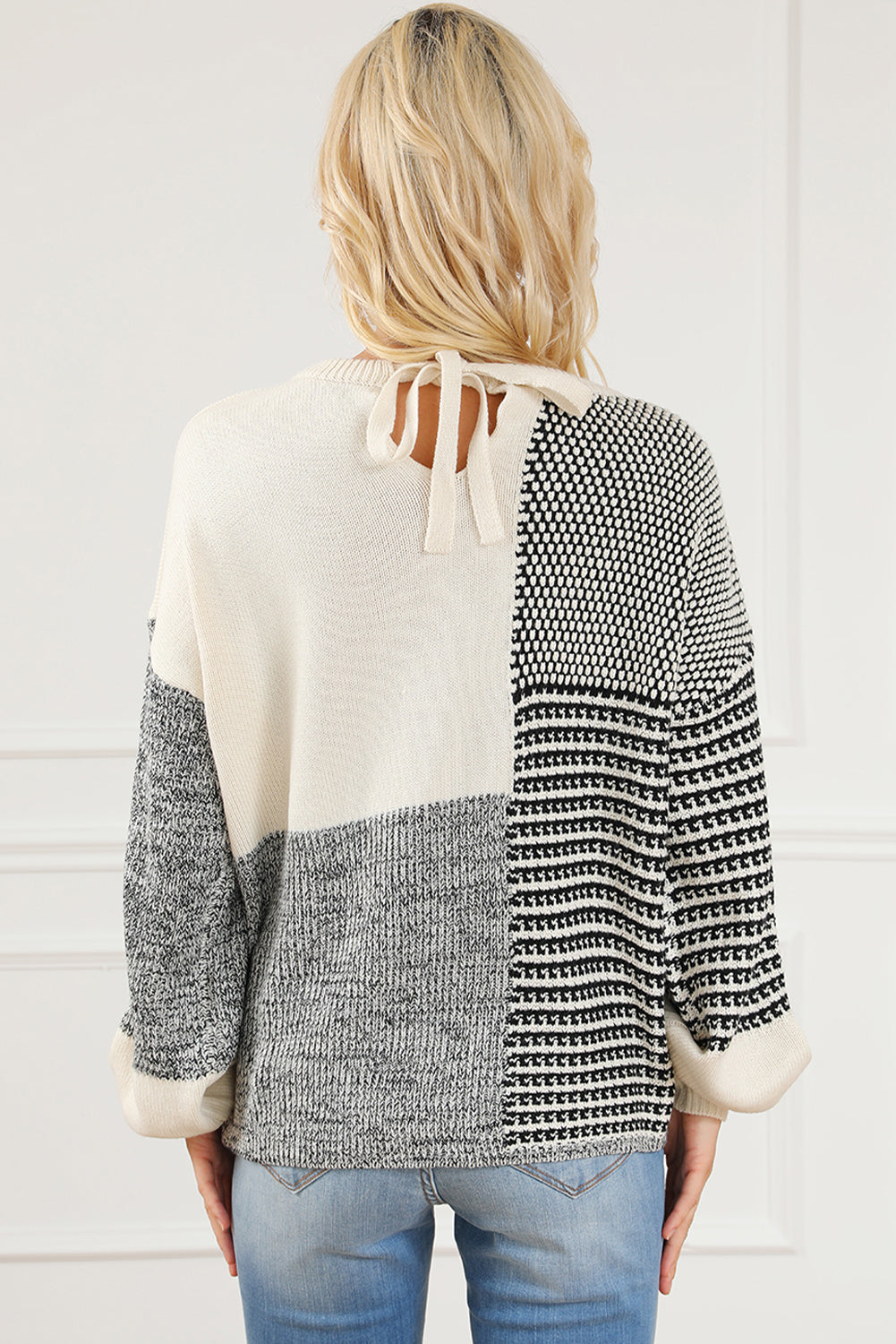 Schwarzer neutraler colorblock pullover zum binden