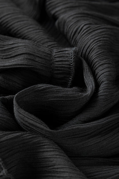 Schwarzes v-ausschnitt-schleifenknoten-ausschnitt-rüsche gestuftes maxikleid