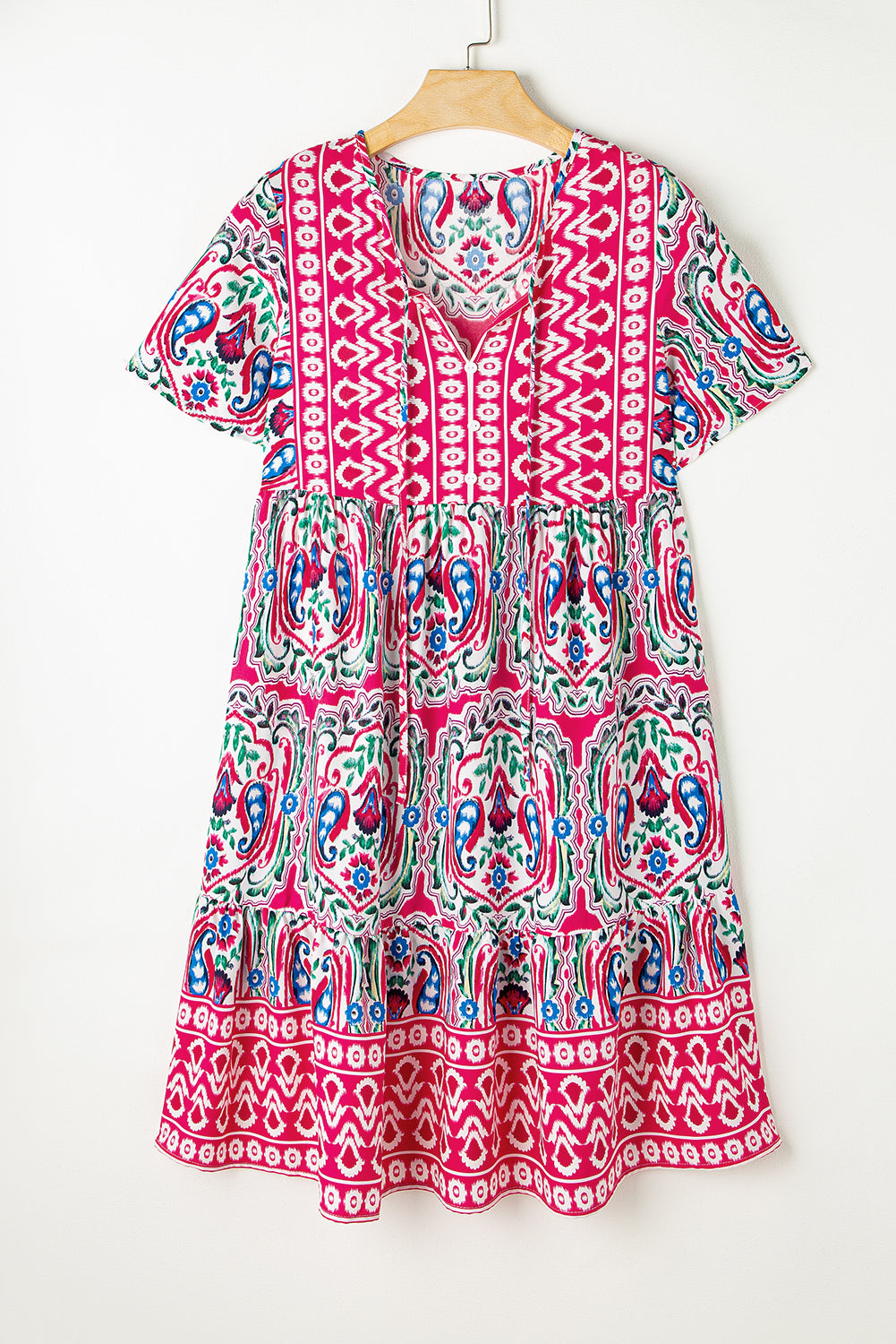 Rosa bohemian print krawattenausschnitt rüschensaum kurzes kleid