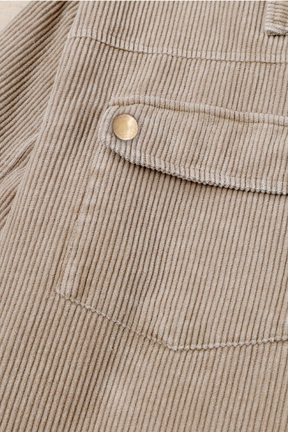 Khakifarbene patchwork-kapuzenjacke aus cord