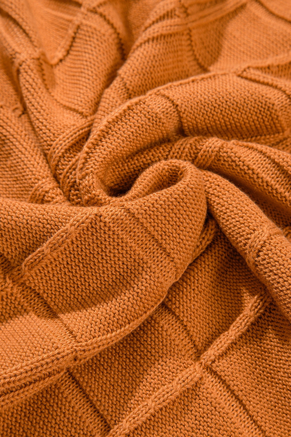 Kastanienbrauner kurzarmpullover mit gitterstruktur