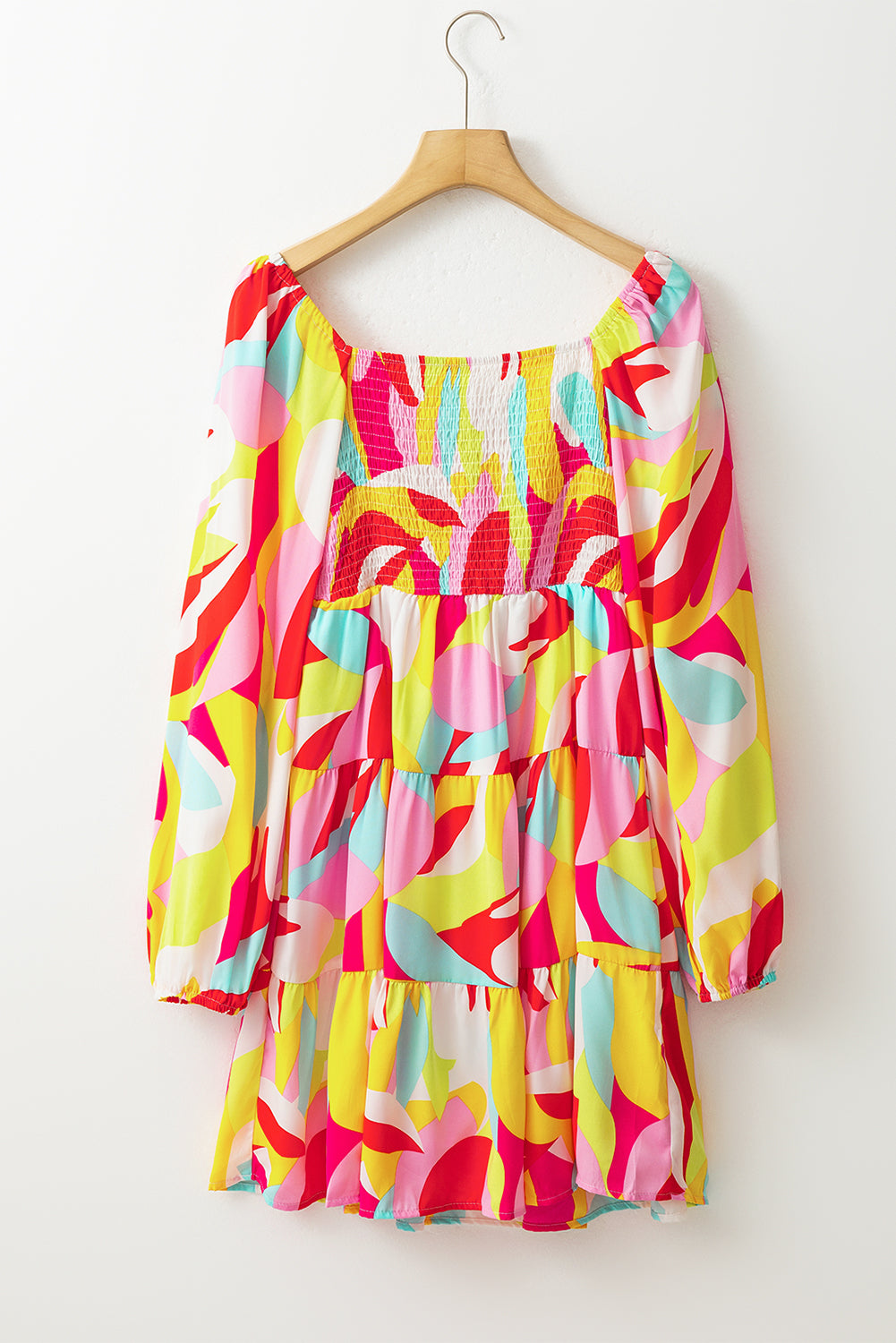 Abstraktes kleid mit puffärmel und quadratischem halsausschnitt in mehreren farben