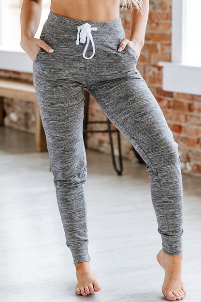 Graue jogginghose mit kordelzug an der taille