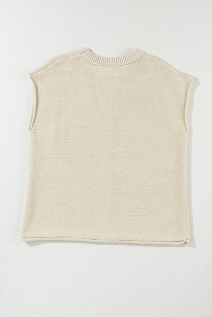 Haferflockenfarbener pullover mit gestrickten ärmeln