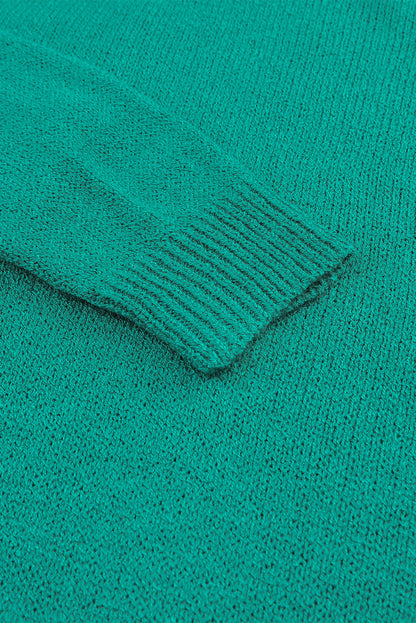 Grüner, farblich abgestimmter, schulterfreier rippenstrickpullover mit tasche