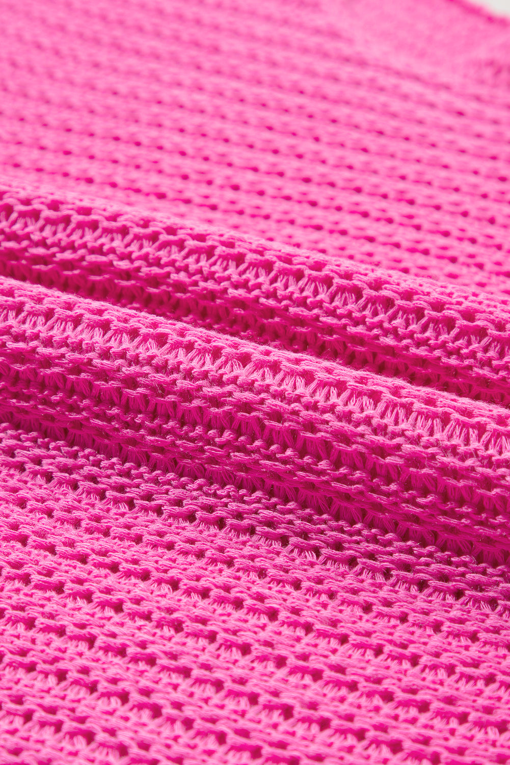 Rosa fester, lockerer strickpullover mit kurzen dolman-ärmeln