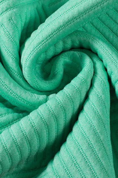 Mintgrünes strukturiertes t-shirt-kleid mit langen ärmeln