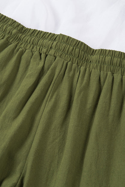 Grüne hose mit kordelzug und elastischer taille lange, gerade hosenbeine