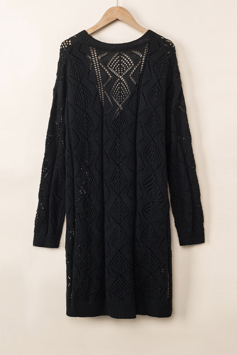 Schwarze durchbrochene strickjacke mit lochmuster