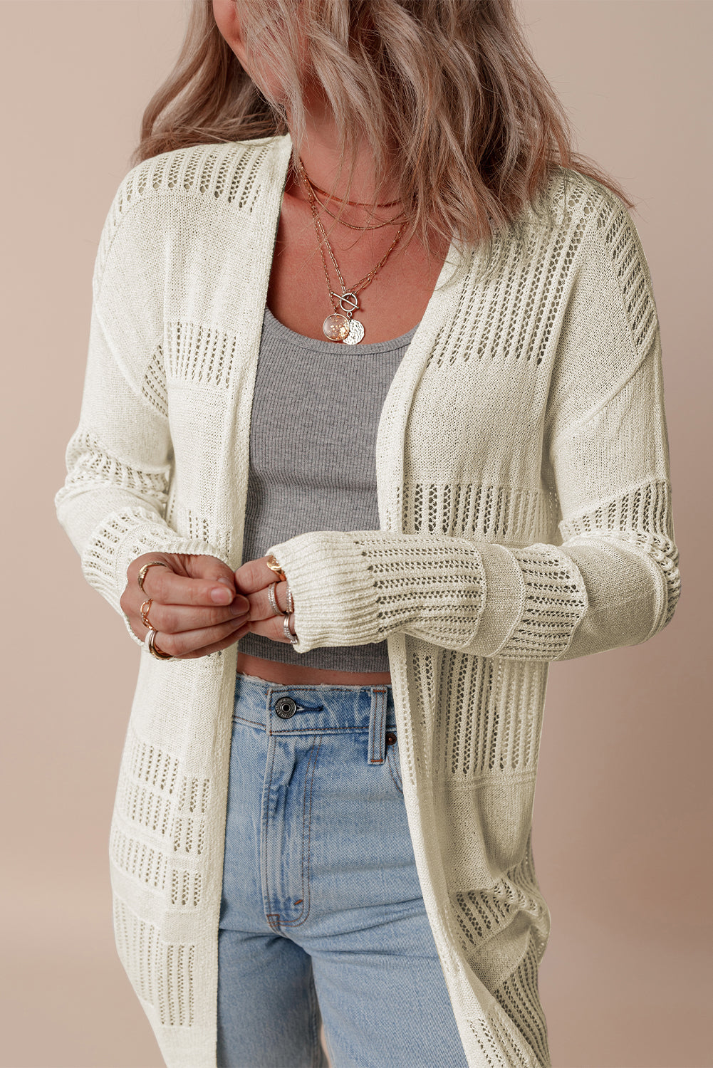 Weiße, einfarbige, leichte, offen gestrickte tunika-strickjacke