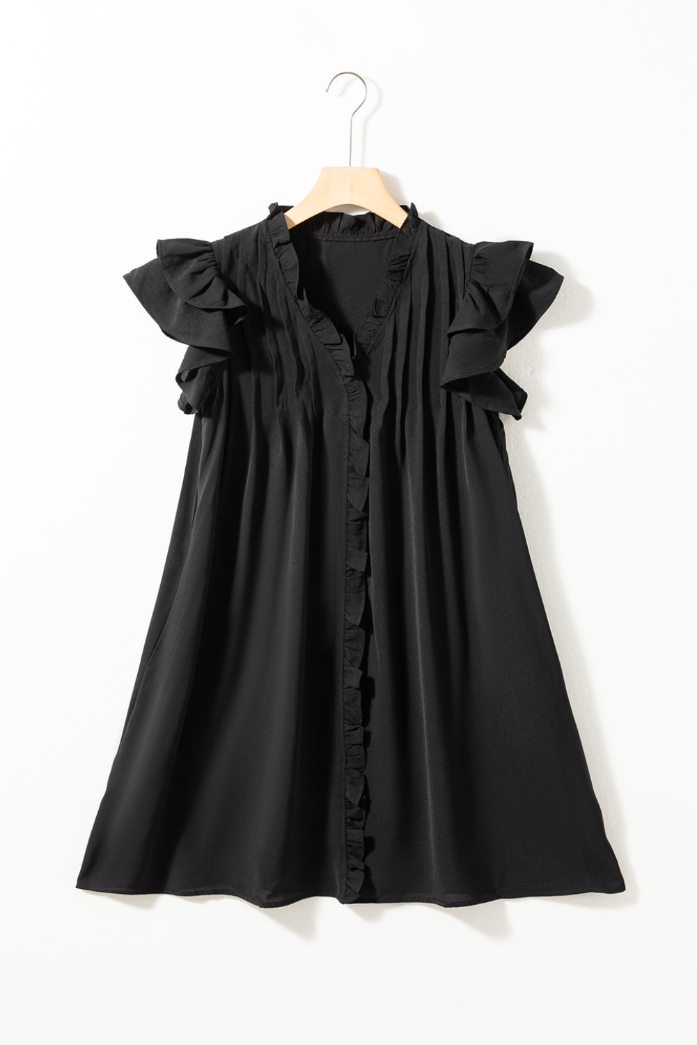 Schwarzes Shiftkleid mit Rüschenärmeln und V-Ausschnitt mit Rüschen