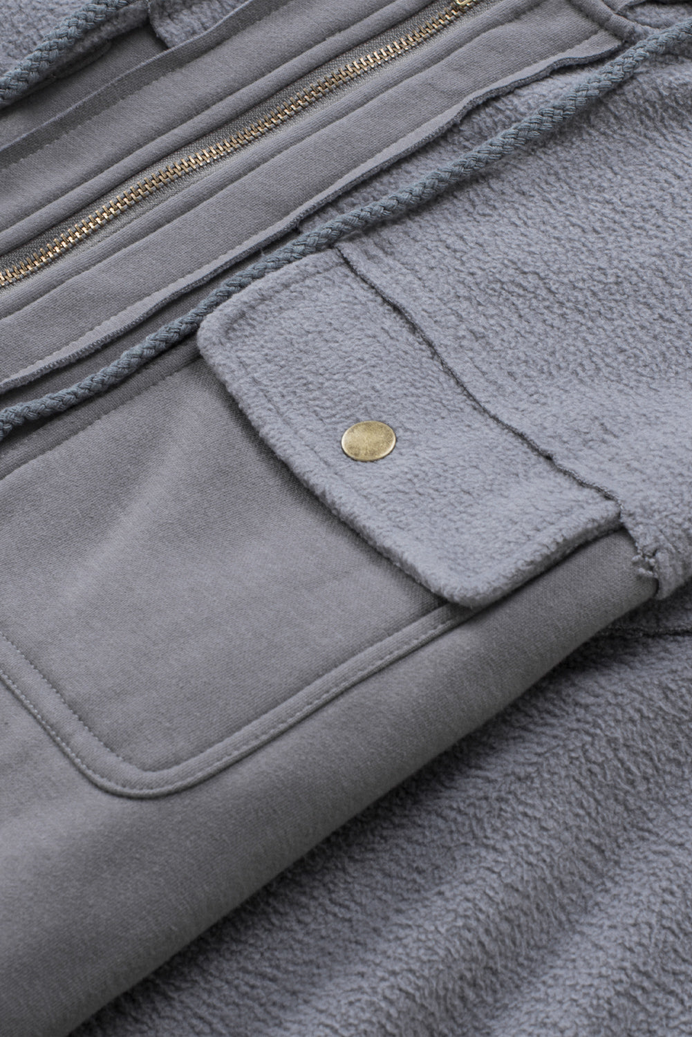 Graue klappentasche mit kordelzug kapuze zip up jacke