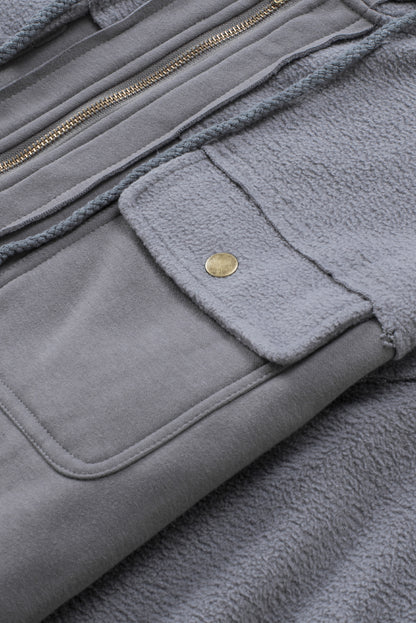 Graue klappentasche mit kordelzug kapuze zip up jacke