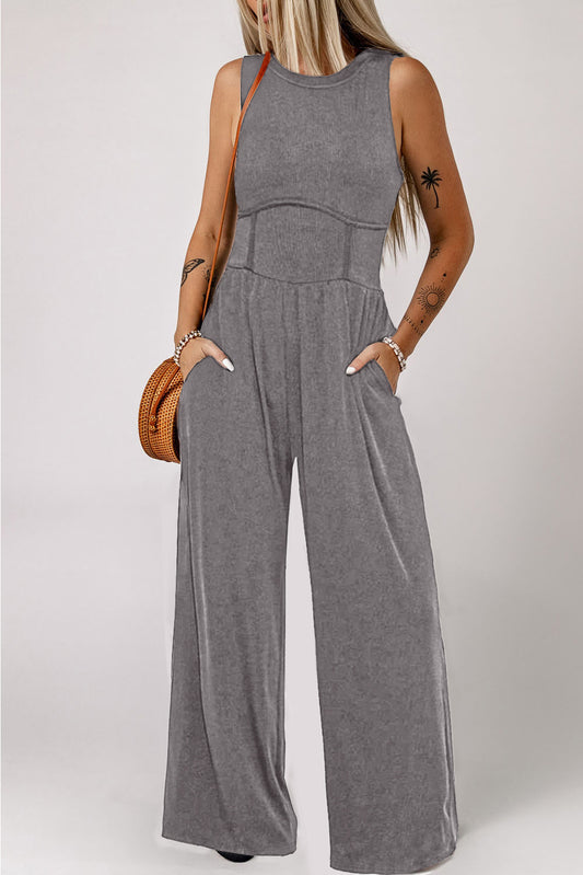 Mittelgrauer ärmelloser jumpsuit mit weitem bein und eingeschnürter taille