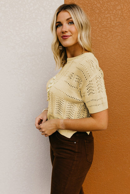 Beige gestrickter kurzarm-kropfpullover