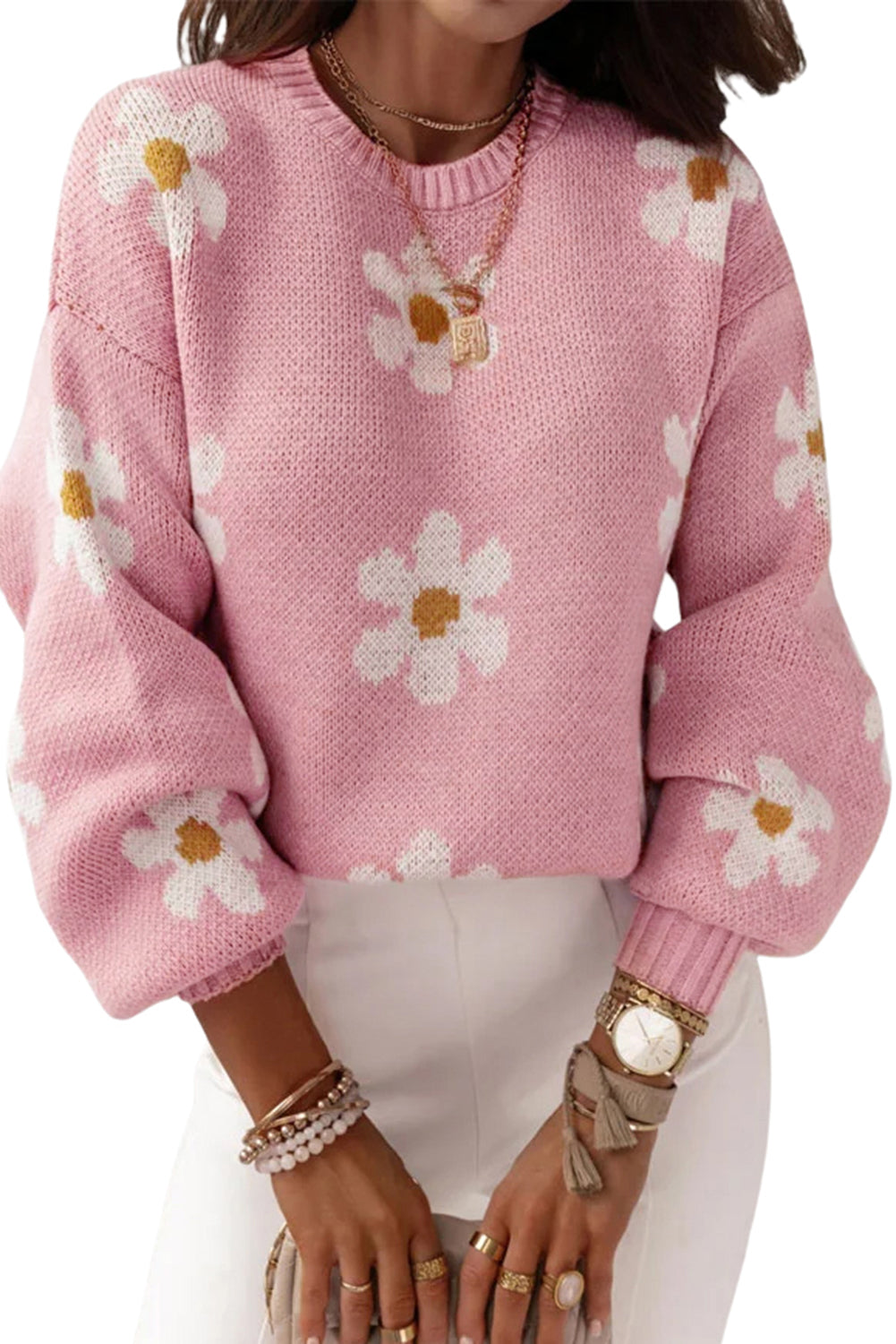 Rosa pullover mit blumenmuster und schultern