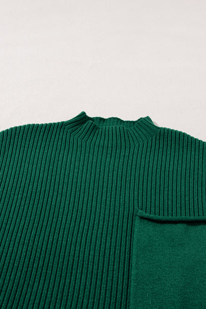 Schwarz-grüner aufgesetzter rippenstrickpullover mit kurzen ärmeln