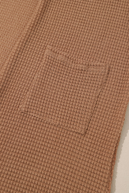 Kastanienbrauner langer waffelstrick-cardigan mit taschen