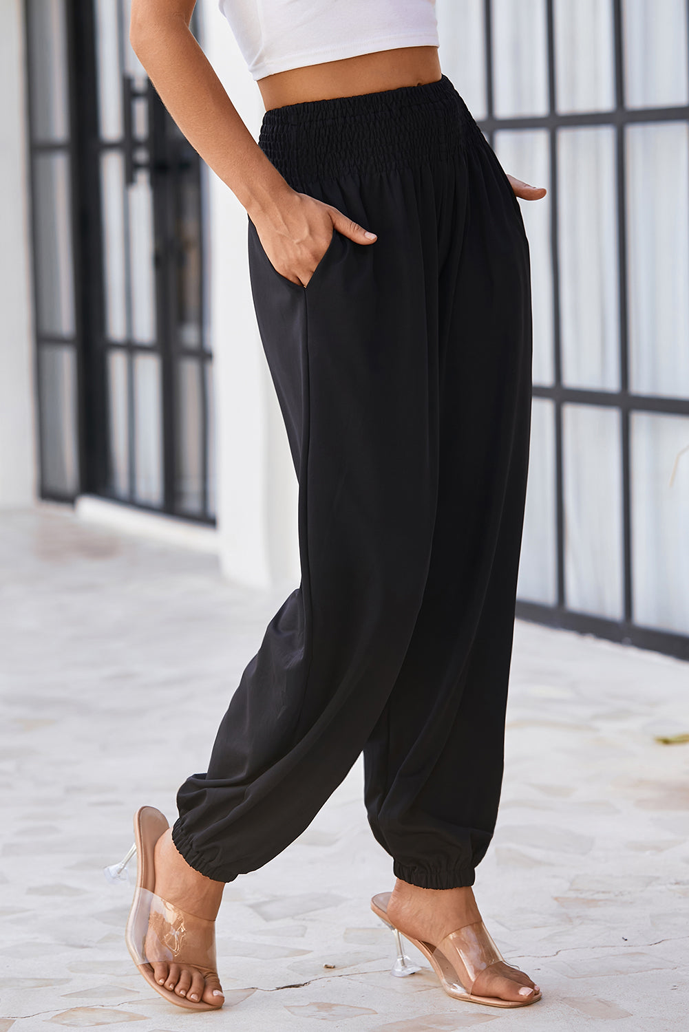 Schwarze gesmokte jogginghose mit hoher taille
